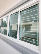 เหล็กดัดลายแนวขวางติดตัวโน้ต