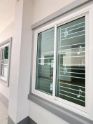 เหล็กดัดลายแนวขวางติดตัวโน้ต