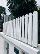 แผ่นระแนง บังตาบนรั้วปูน