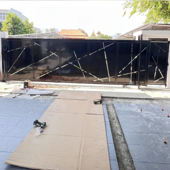 งานประตูเหล็กแผ่นลายฉลุ