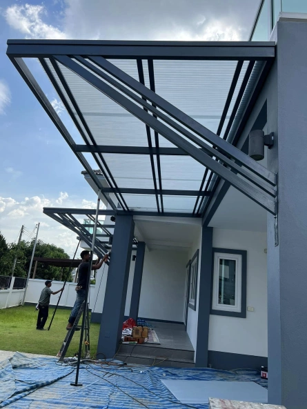  กันสาดหลังคาเมทัลชีท ไร้เสา มีแขนค้ำ