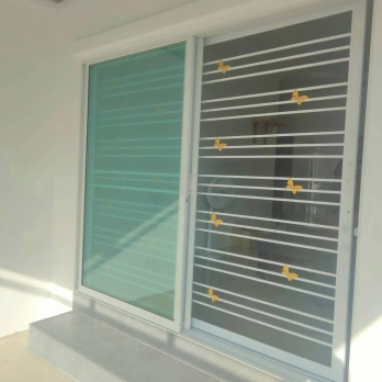 งานเหล็กดัดประตูปิดเปิดบ้านเดี่ยว